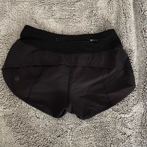 Lulu lemon Speed Up short 2.5”